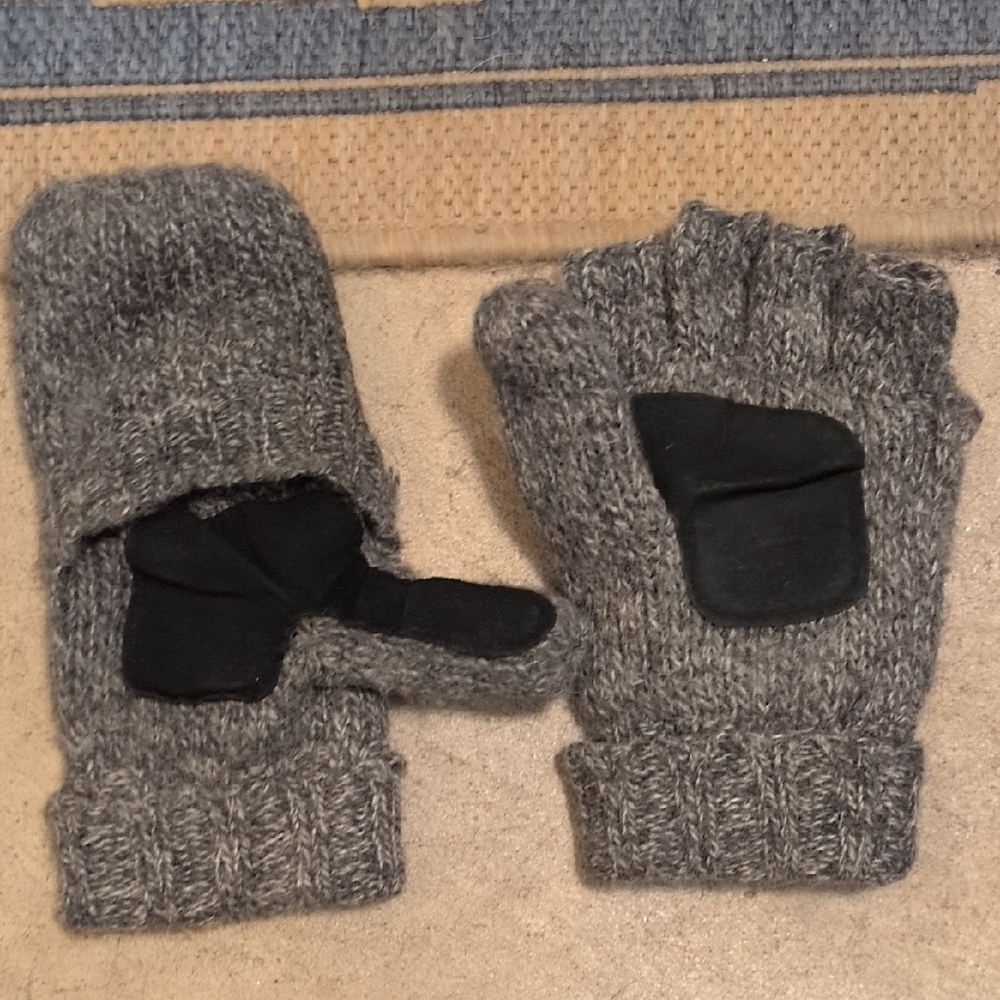 Gray Knit Convertible Mittens